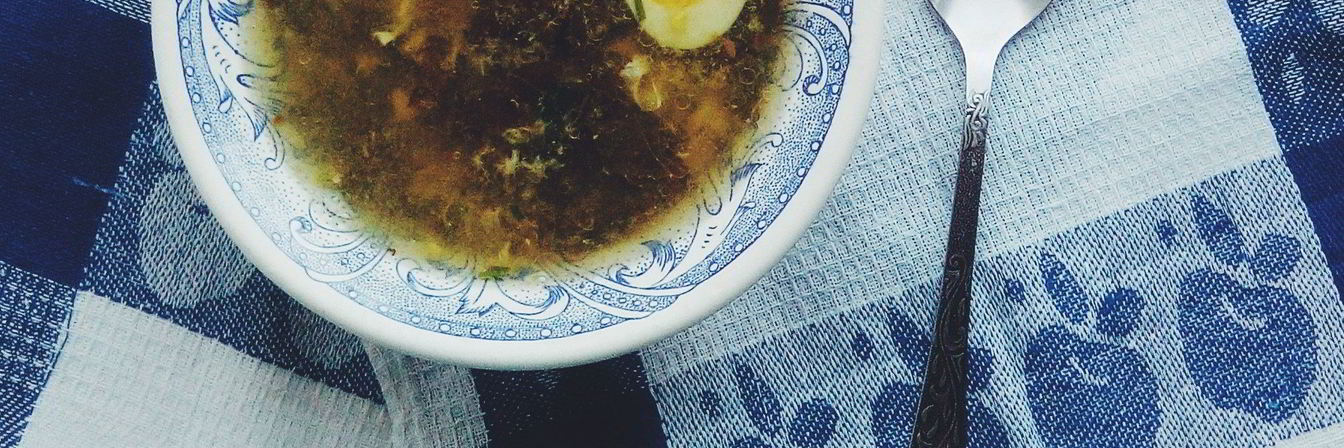 Зеленый борщ со щавелем