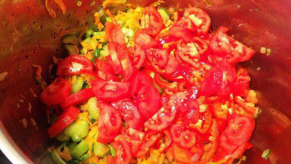 ШАГ 4. чечевичный суп с томатами