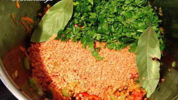 ШАГ 5. чечевичный суп с томатами