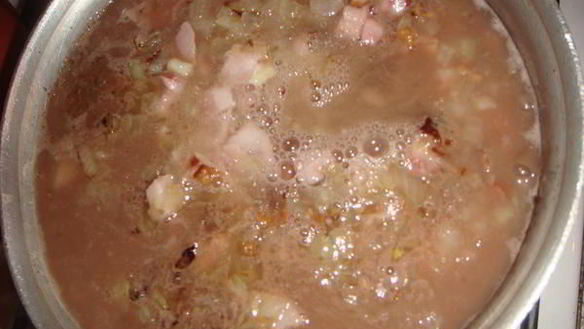 ШАГ 10. фейохаджа — фасолевый суп с копченостями