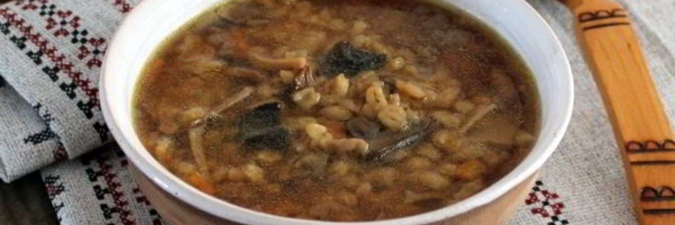 Грибной суп из сушеных грибов с перловкой