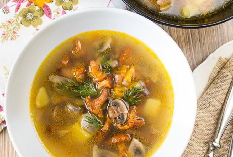 Грибной суп с лисичками и шампиньонами