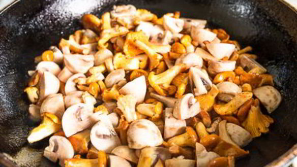 ШАГ 10. грибной суп с лисичками и шампиньонами