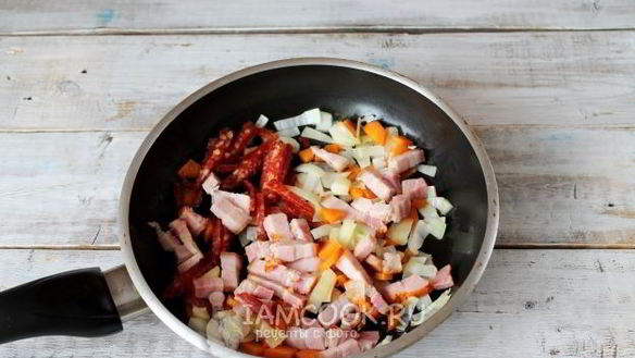 ШАГ 12. капустняк со свининой и копченостями