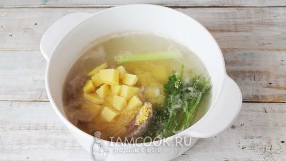 ШАГ 6. капустняк со свининой и копченостями