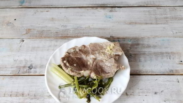 ШАГ 7. капустняк со свининой и копченостями