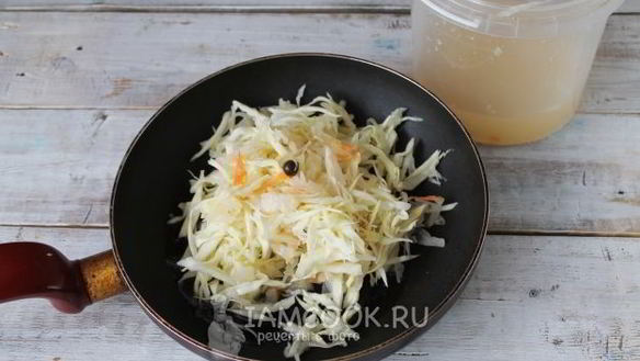 ШАГ 8. капустняк со свининой и копченостями