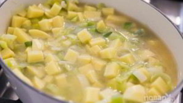 ШАГ 5. картофельный суп с луком