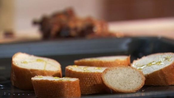 ШАГ 2. хлебный крем-суп с грудинкой и перловой крупой