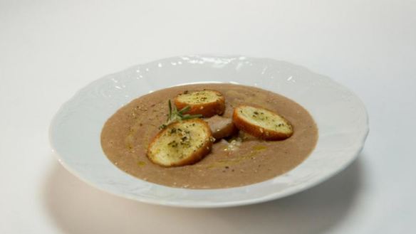 ШАГ 7. хлебный крем-суп с грудинкой и перловой крупой