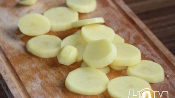 ШАГ 2. крем суп из крапивы с брынзой и одуванчиками