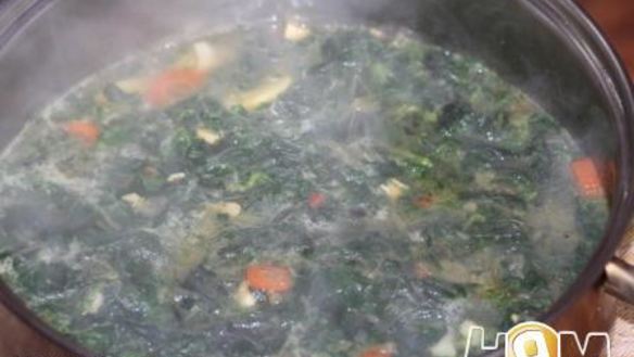 ШАГ 11. крем суп из крапивы с брынзой и одуванчиками