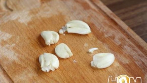 ШАГ 4. крем суп из крапивы с брынзой и одуванчиками