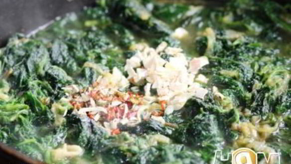 ШАГ 10. крем суп из крапивы с брынзой и одуванчиками