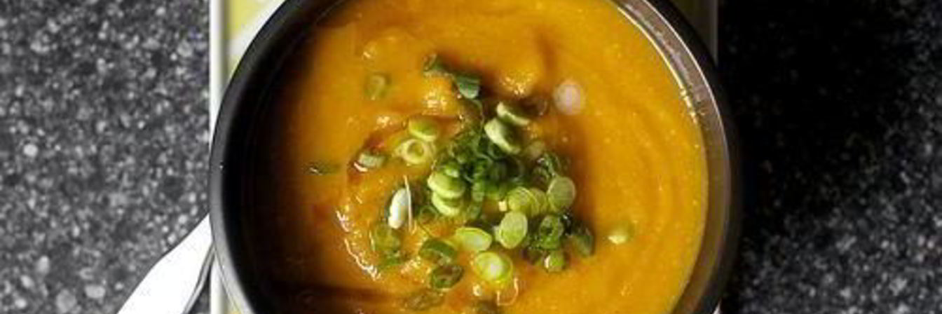 Морковный суп с мисо и кунжутом