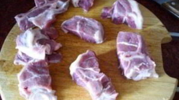 ШАГ 2. мясной суп с курагой