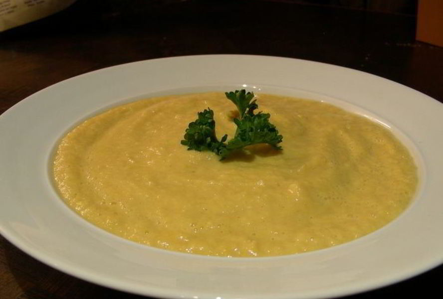 Нежный крем-суп из сельдерея на молоке