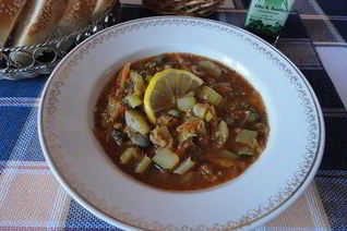 Освежающий чечевичный суп с кабачками