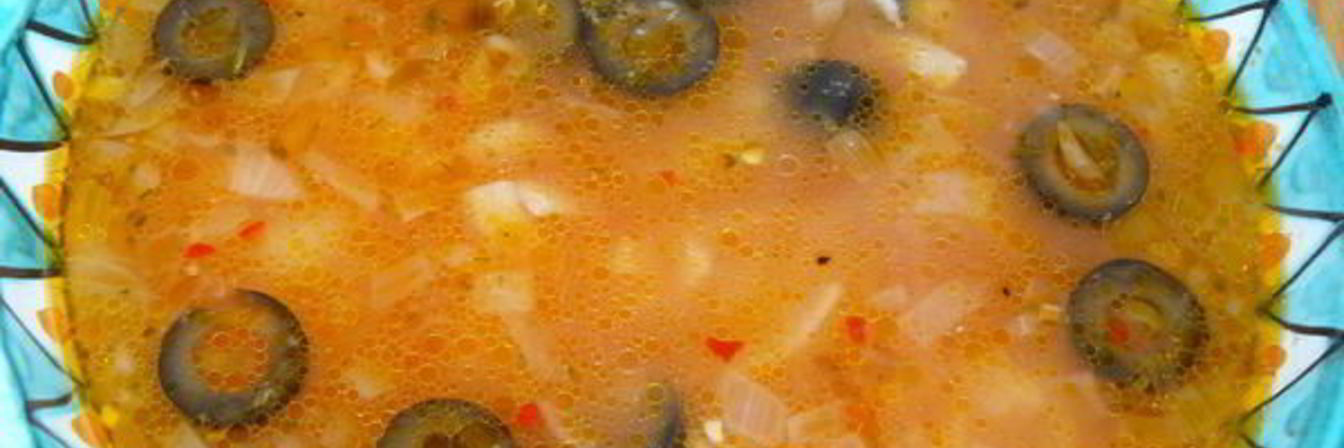 Постный томатный суп с оливками