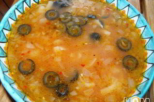 Постный томатный суп с оливками