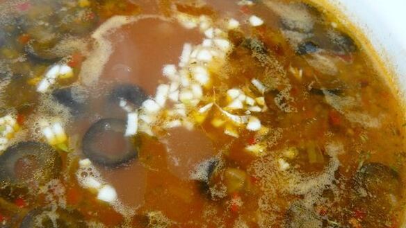 ШАГ 8. постный томатный суп с оливками