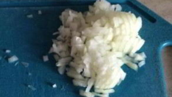 ШАГ 3. щавелевый суп с тушенкой