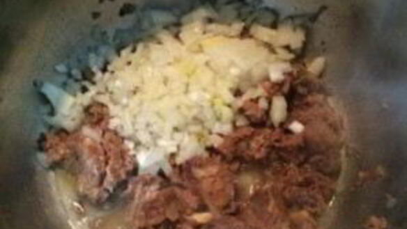 ШАГ 4. щавелевый суп с тушенкой