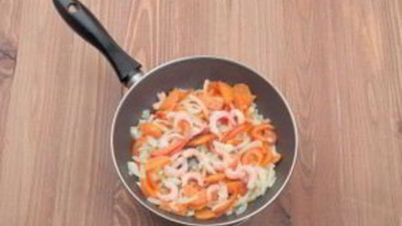 ШАГ 4. суп из панцирей креветок