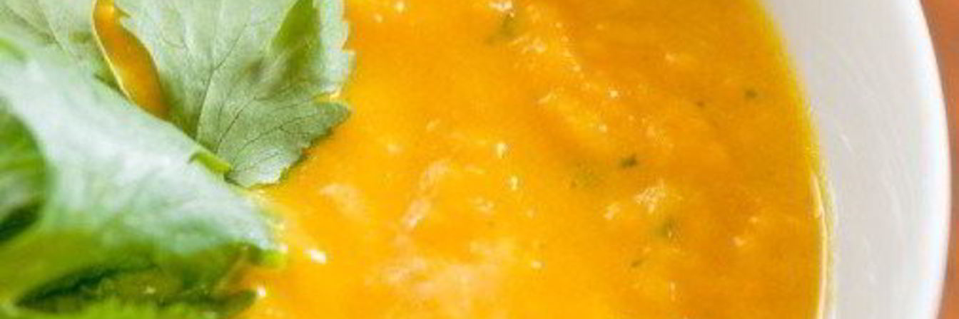 Быстрый морковный суп-пюре с кориандром