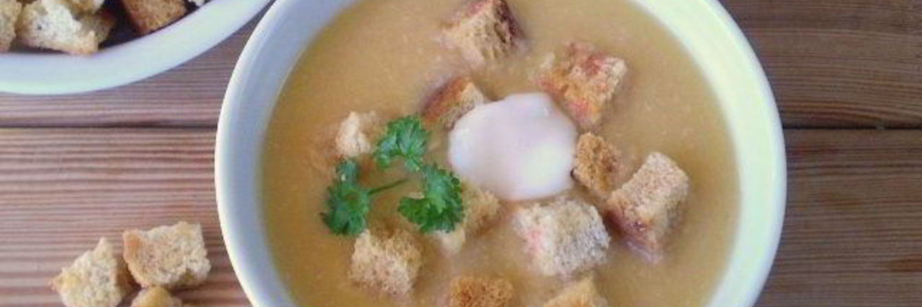 Гороховый суп-пюре с гренками