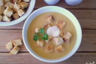 Гороховый суп-пюре с гренками