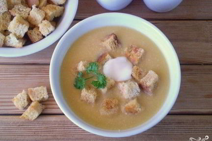 Гороховый суп-пюре с гренками