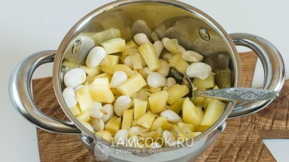 ШАГ 5. каталонский картофельный суп-пюре с бобами