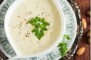 Куриный суп-пюре с миндалем