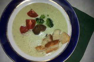 Суп-пюре из брокколи с белой фасолью и чеддером