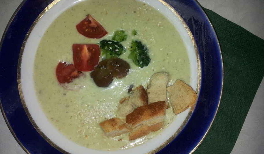 Рецепт суп-пюре из брокколи с белой фасолью и чеддером