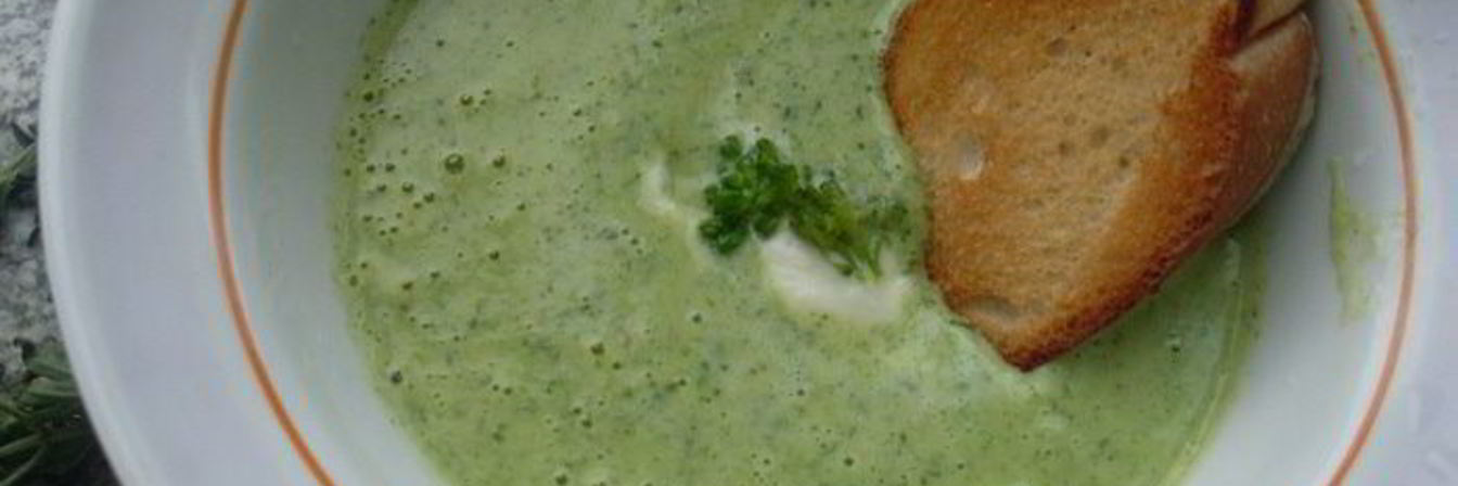 Суп-пюре из брокколи с сырным сливочным соусом