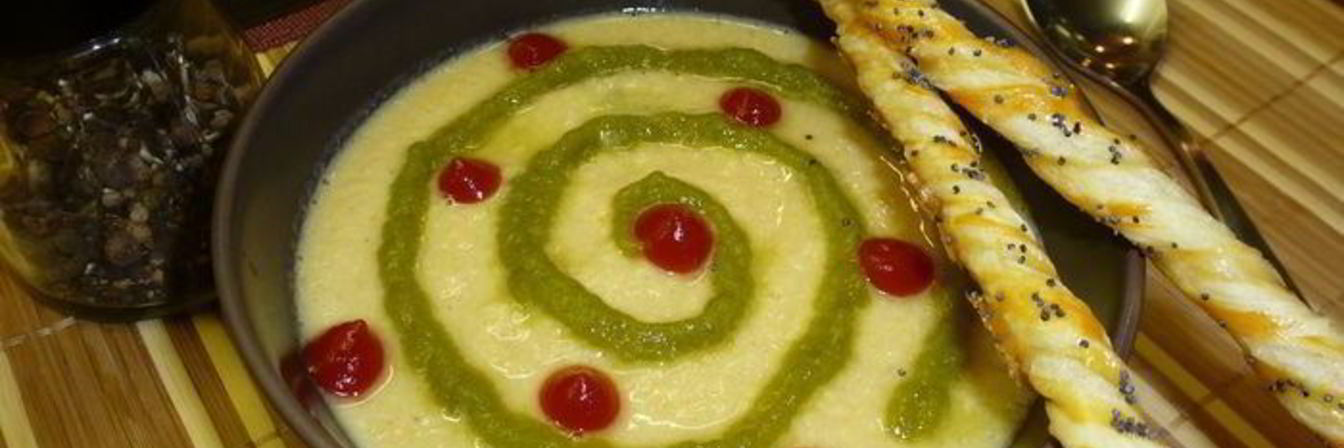 Суп-пюре из чечевицы с курицей и маковыми палочками