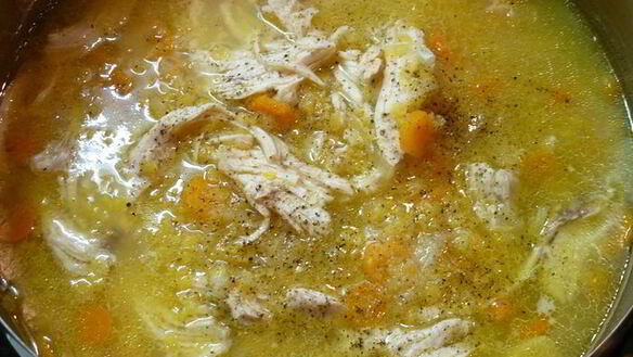 ШАГ 4. суп-пюре из чечевицы с курицей и маковыми палочками