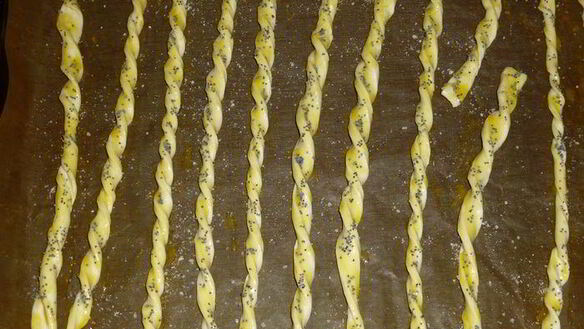 ШАГ 5. суп-пюре из чечевицы с курицей и маковыми палочками