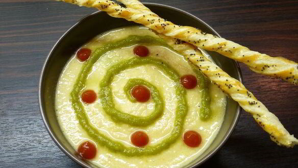 ШАГ 6. суп-пюре из чечевицы с курицей и маковыми палочками