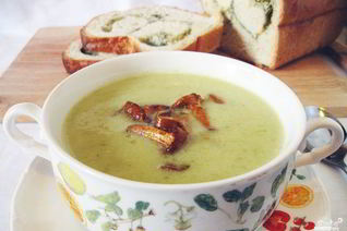 Суп-пюре из кабачков с грибами