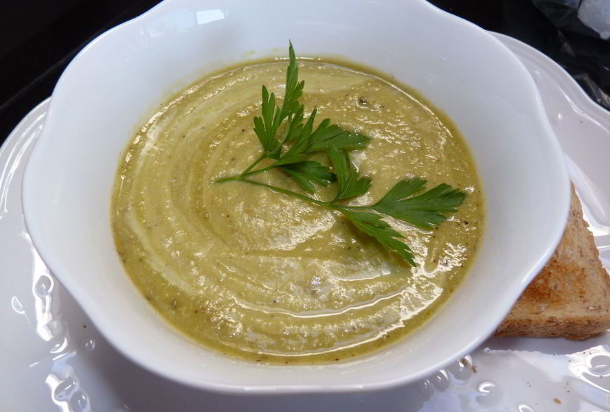 Суп-пюре из консервированного горошка