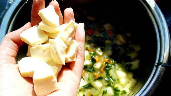 ШАГ 6. суп-пюре из петрушки с сыром бри