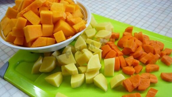 ШАГ 2. суп пюре из тыквы с яблоками и мускатным орехом