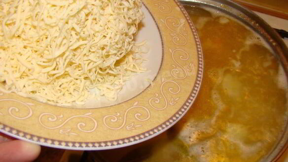 ШАГ 8. суп пюре с брокколи креветками и сыром