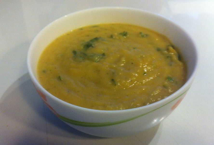 Суп-пюре с имбирем, сельдереем и кокосовым молоком