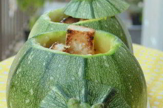 Суп-пюре с курицей, овощами и пармезановыми гренками