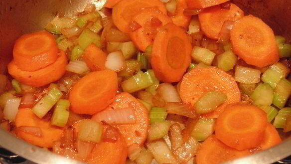 ШАГ 4. суп-пюре с курицей, овощами и пармезановыми гренками