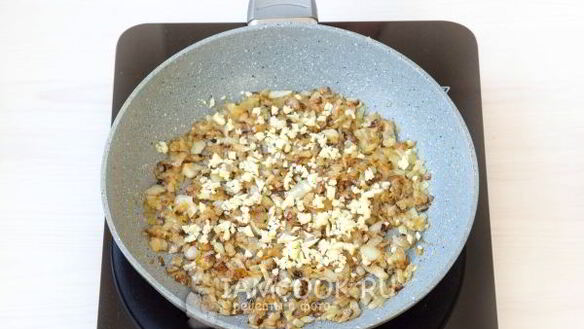 ШАГ 5. томатный суп-пюре с базиликом